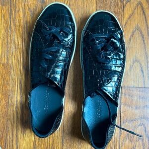 Esa D’orsay sneaker. Only used once. Cute and comfortable.